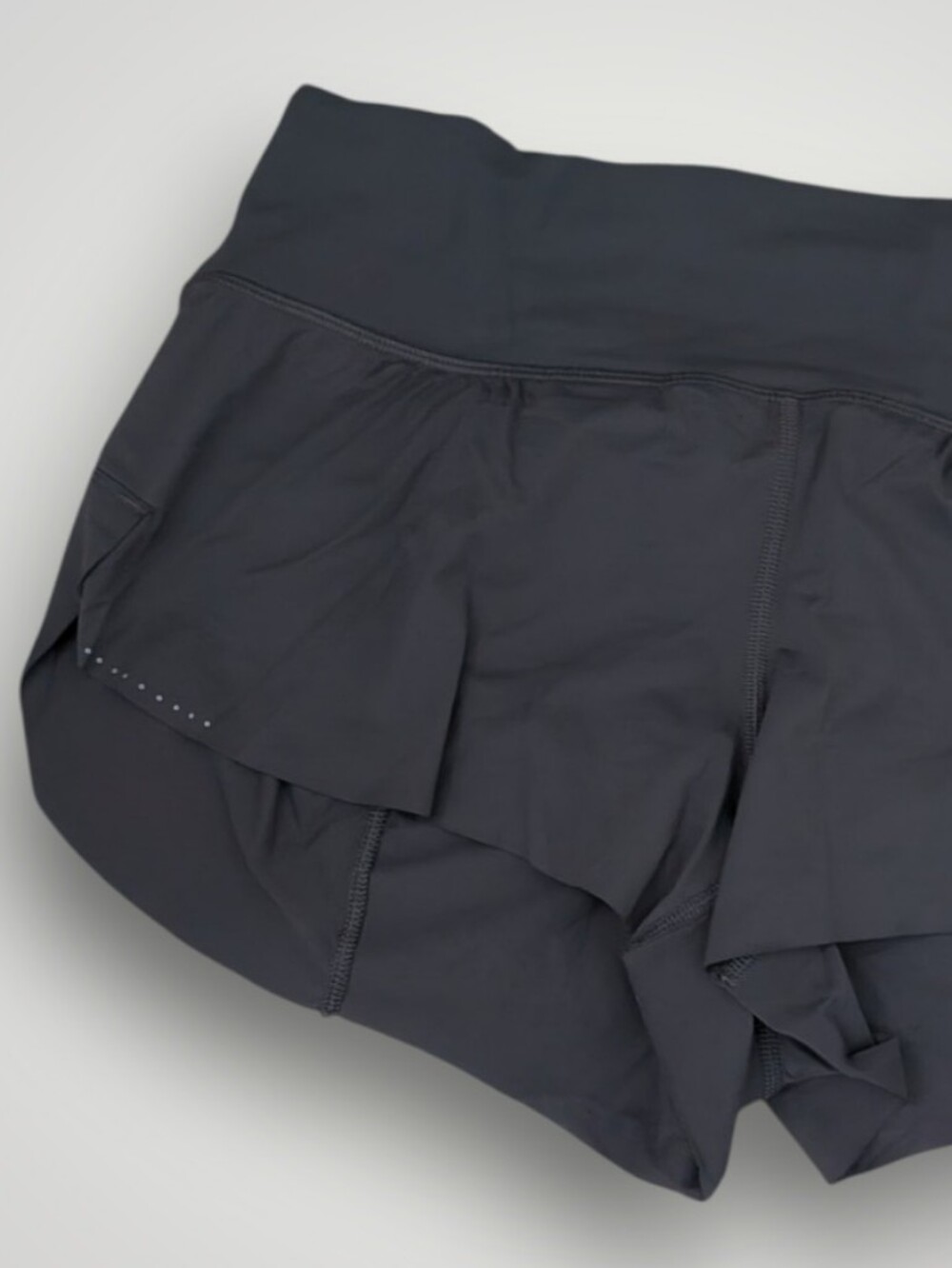 Lululemon Chase Me Shorts - Picture 3 of 13